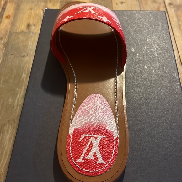 Lock it flat mule size 36 need to sell ASAP 800 OBO - Picture 4 of 4